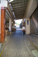 Medium_駐車場から建物まで2　imgp2372
